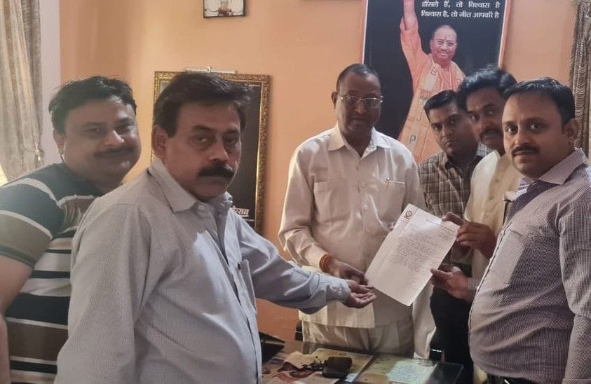 Hathras: Business affected due to sluggishness in overbridge construction
