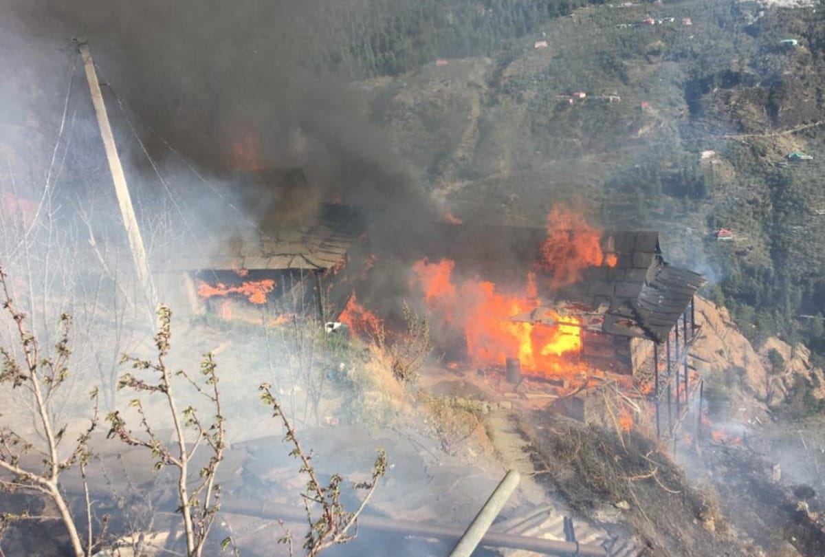 Himachal News: fire breaks out in Kotkhai Tharola Village Shimla Himachal Pardesh