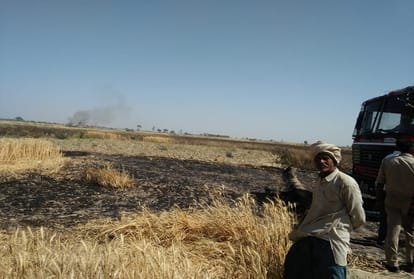 In Nawabganj Anger erupted over burning of crop, crowd of thousands armed with sticks and sticks