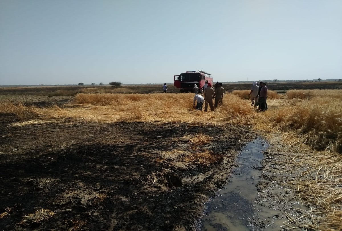 In Nawabganj Anger erupted over burning of crop, crowd of thousands armed with sticks and sticks