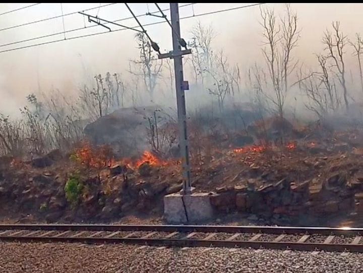 fire,train,delhi,banda,station
