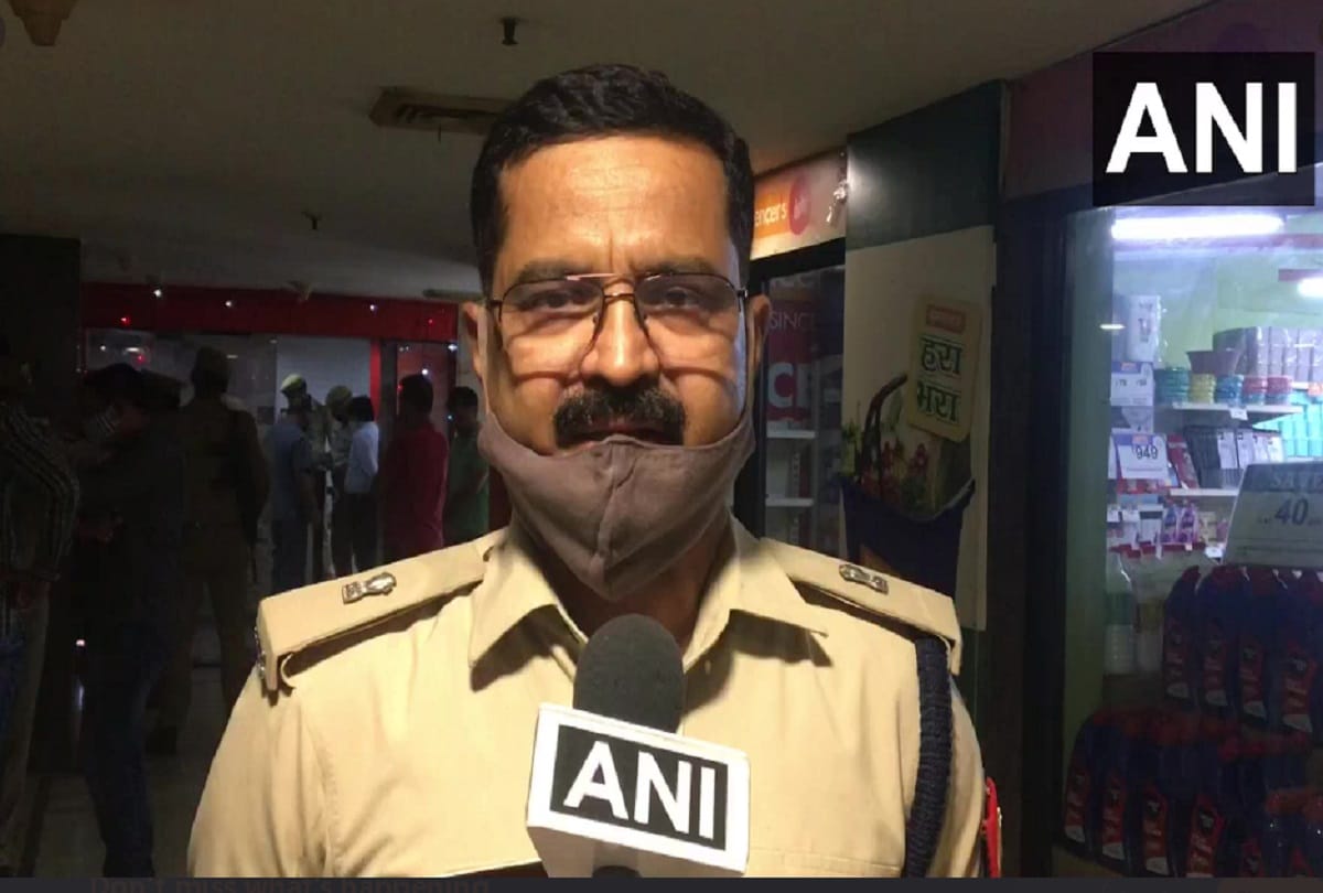 noida News : Police raid in spa center nine arrested