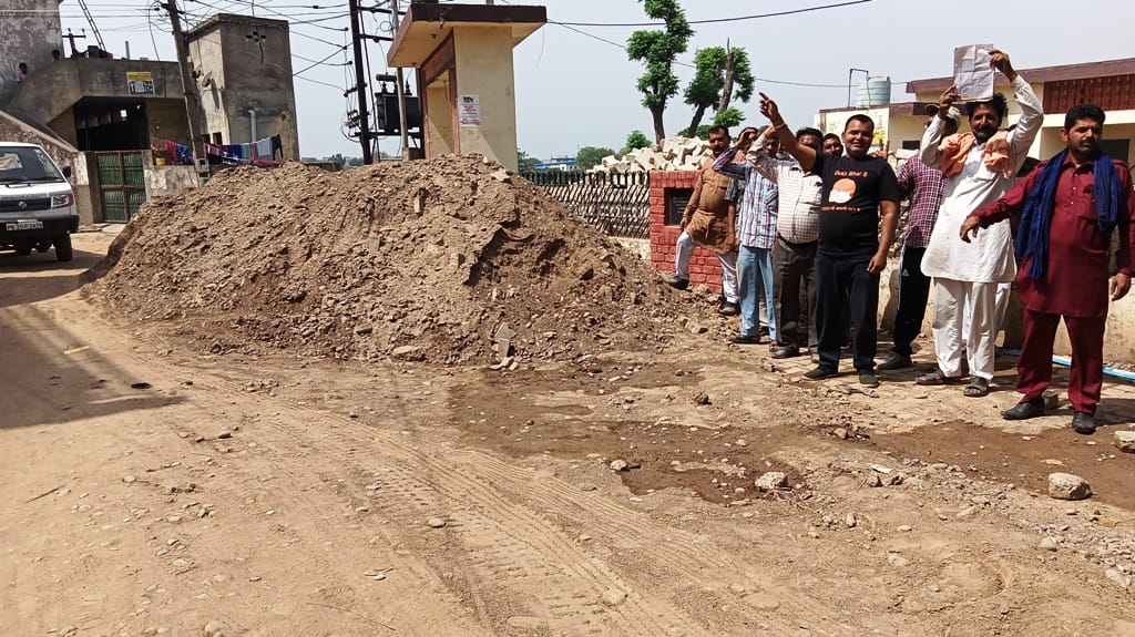 Road work incomplete, people expressed anger