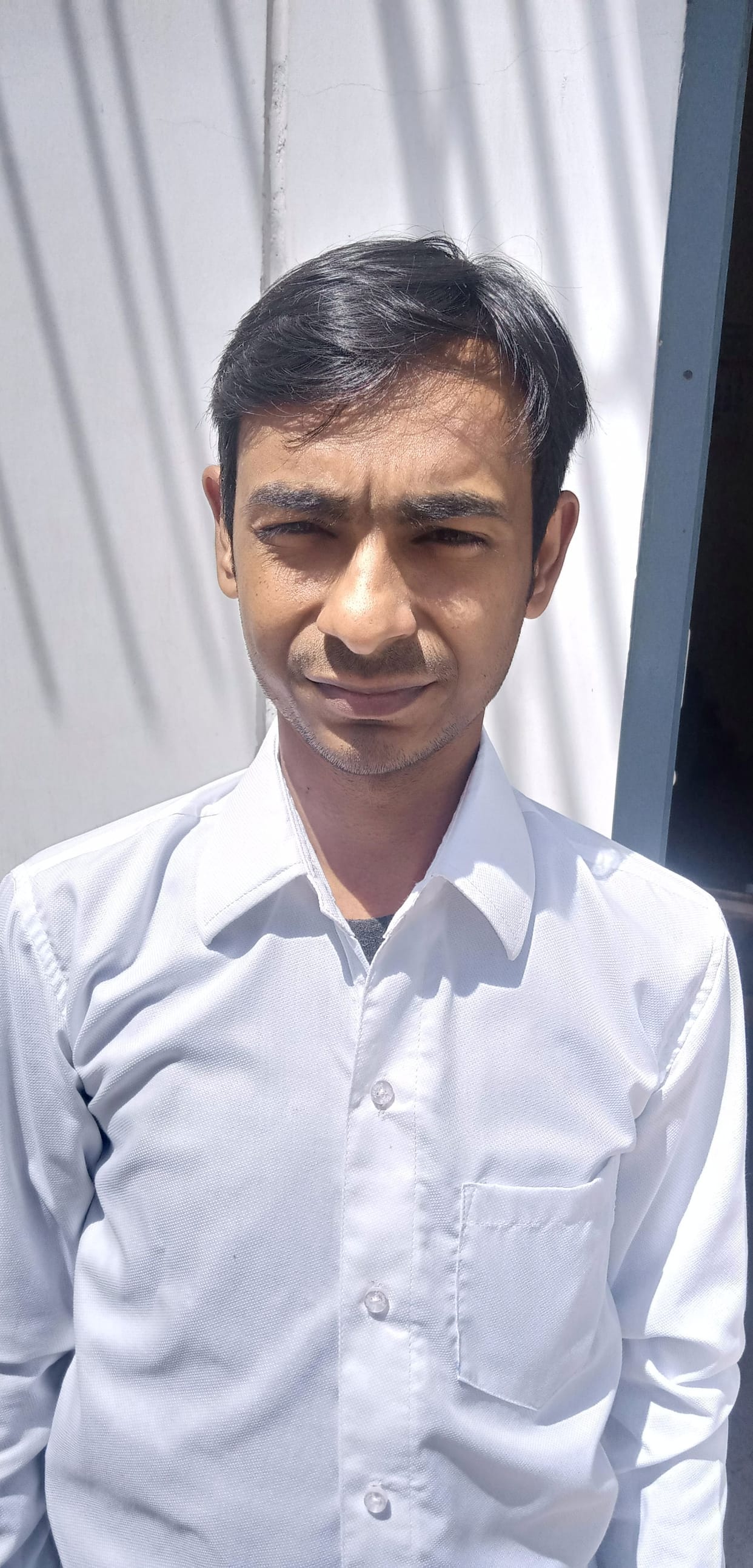 man who not read english from graduation wrote a book in english