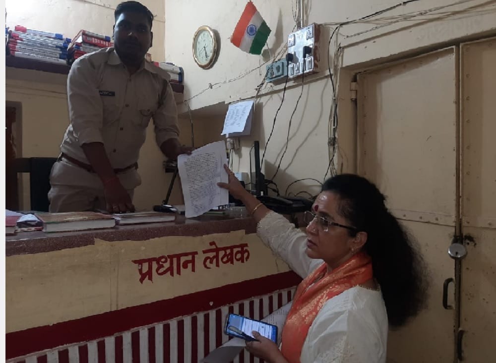 Dr Alka gave Tahrir against Mukhtar after the case was filed in Barabanki in the ambulance case
