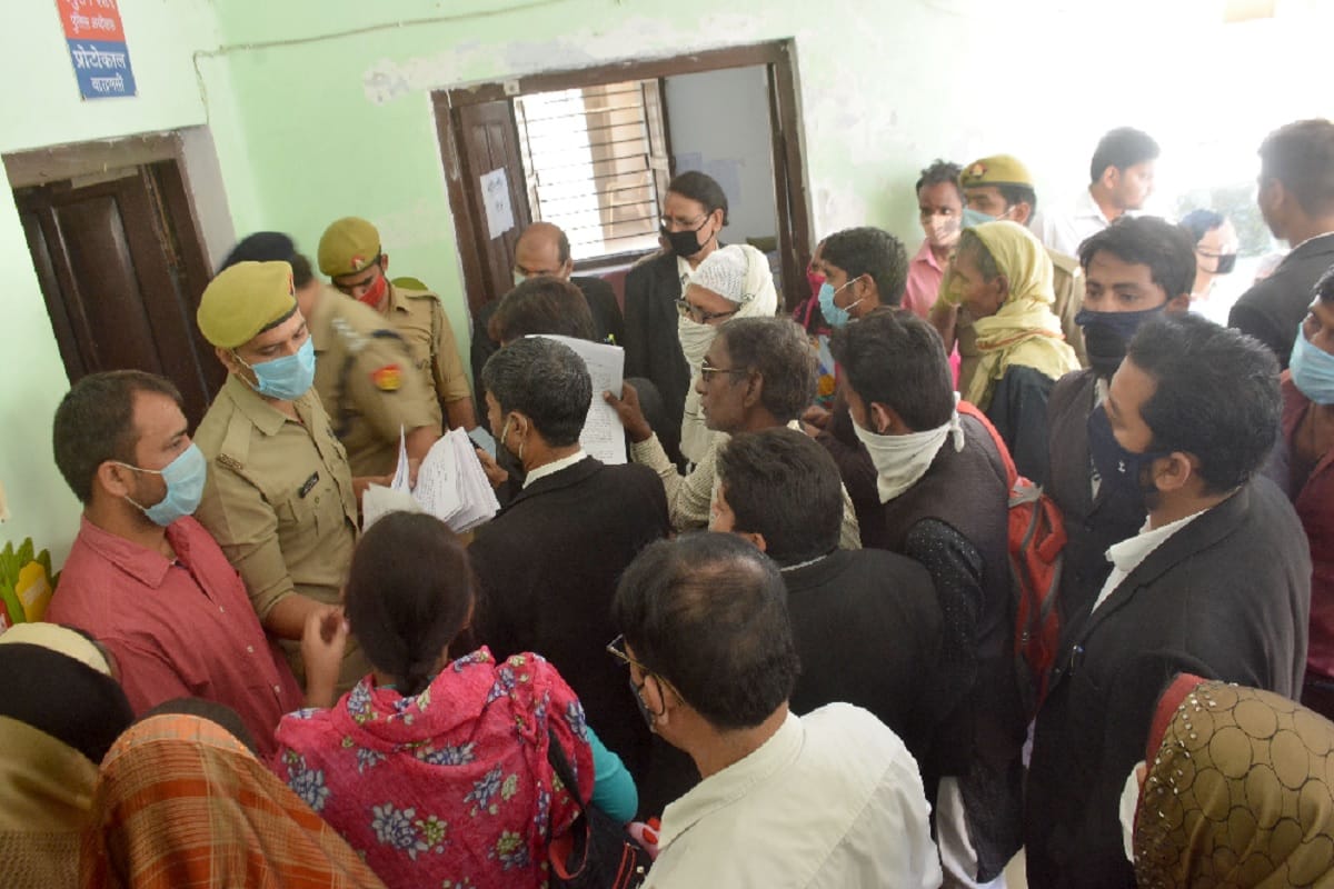 Corona in Varanasi: Action will be taken on the customer along with shopkeeper for violation of social distancing