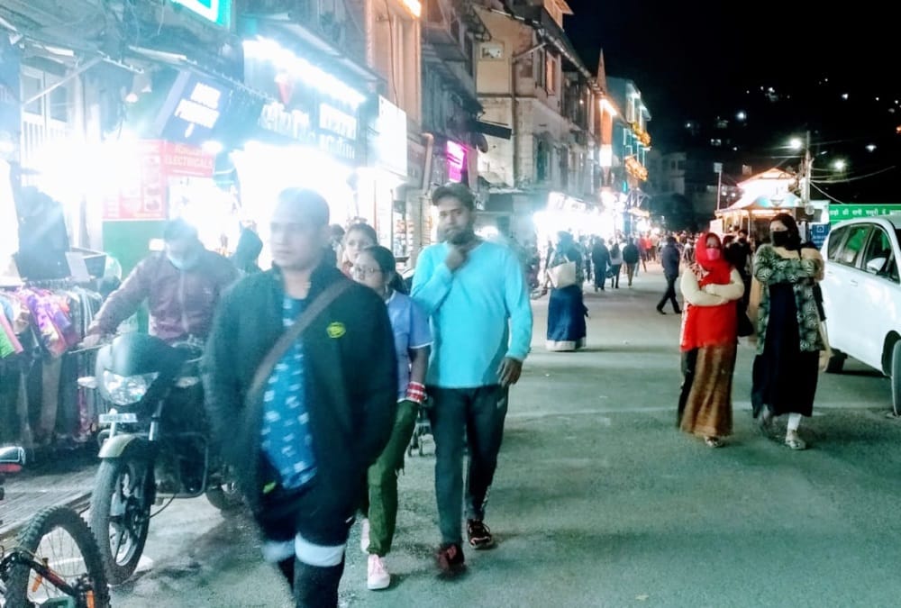 Coronavirus in uttarakhand: Tourist Not Follow Covid 19 Rules in Mussoorie photos