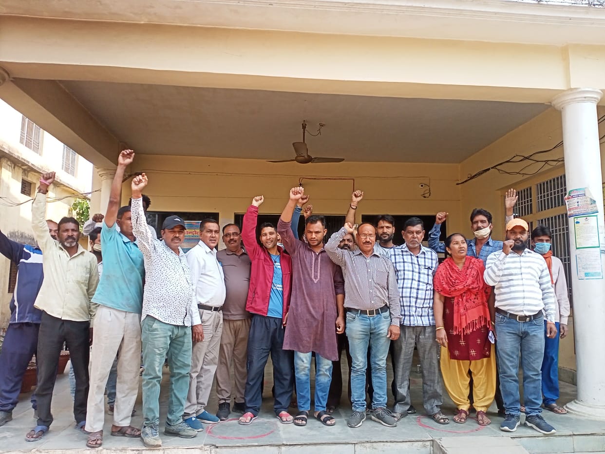Police personnel misbehaved with the staff of the municipality, assaulted