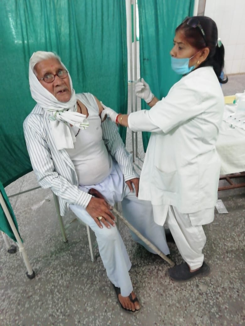 A positive case of corona, 3828 people got vaccinated