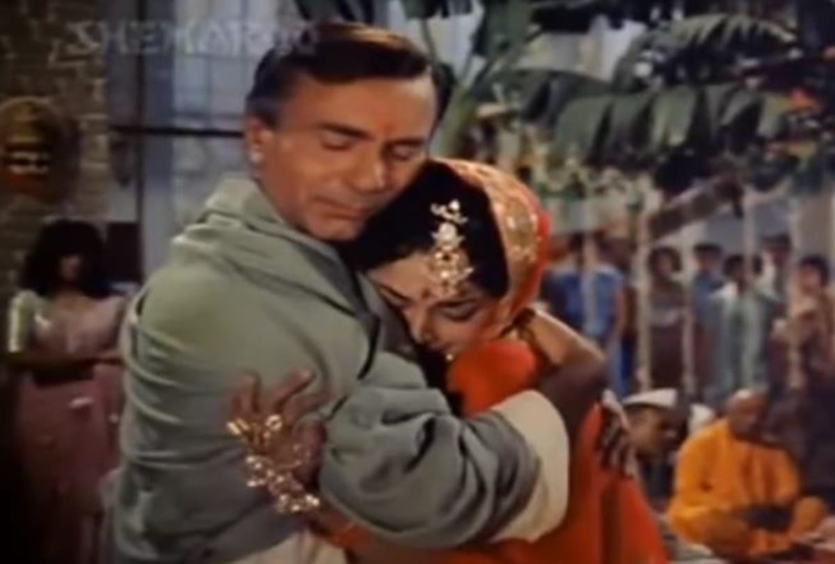 Babul ki duayen leti ja to babul jo tumne sikhaya Bollywood vidai songs that make every women emotional