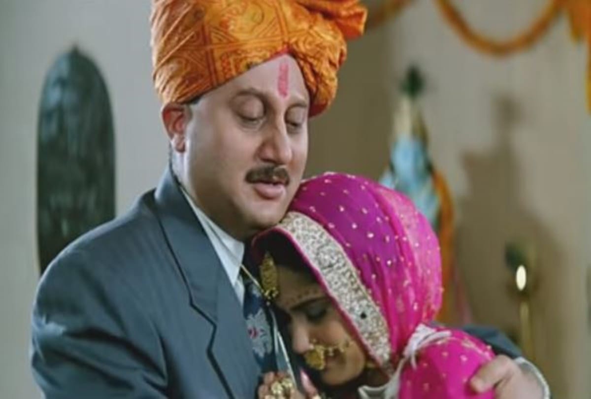 Babul ki duayen leti ja to babul jo tumne sikhaya Bollywood vidai songs that make every women emotional