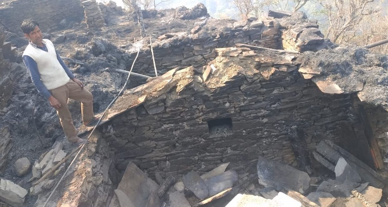 Six gaushalas burnt in Vanagni