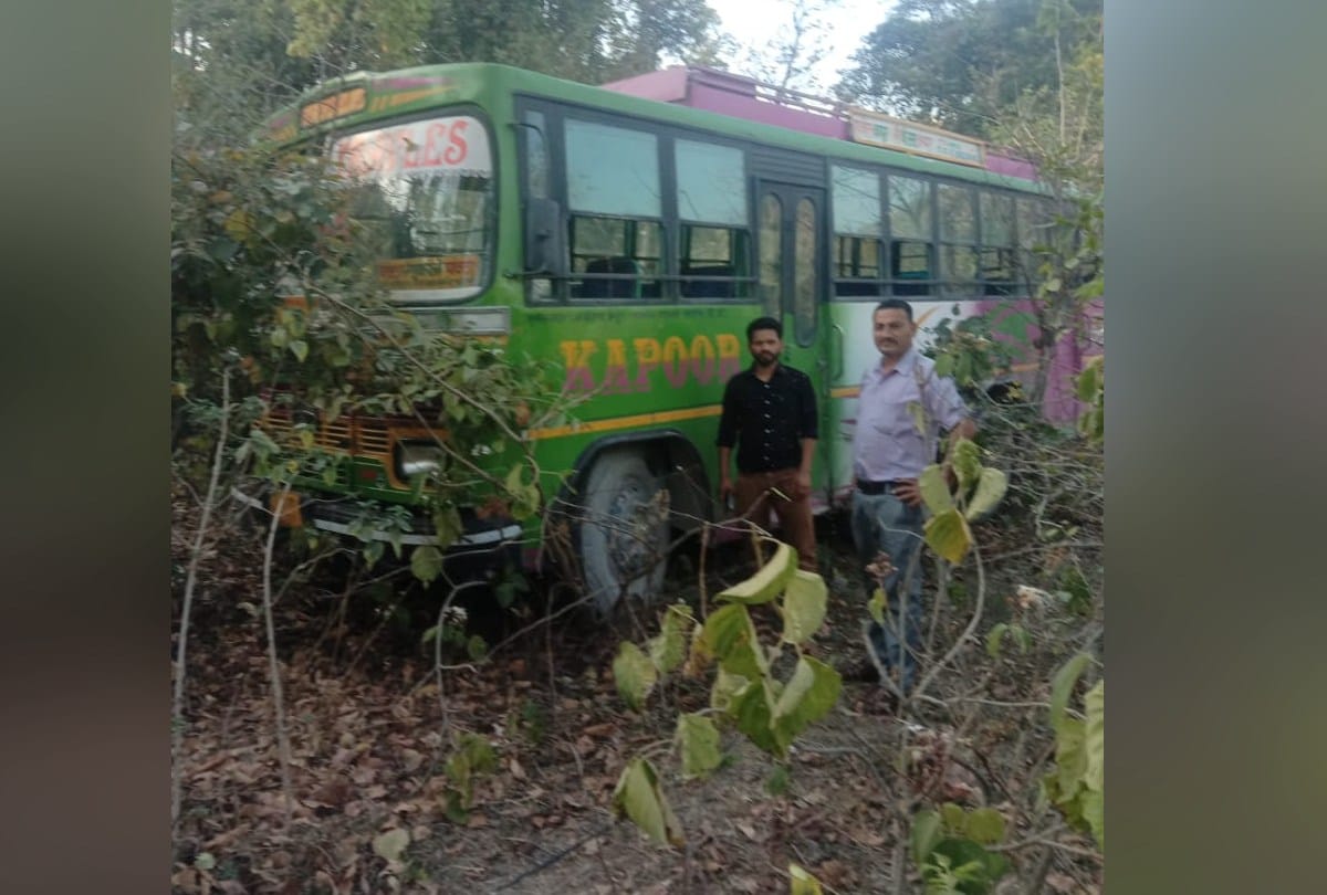 The driver suffered a heart attack in the moving bus in Paonta, saved the lives of  manay passengers before death