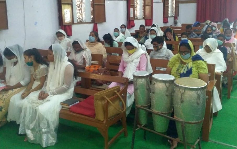 Good Friday: special prayers in churches