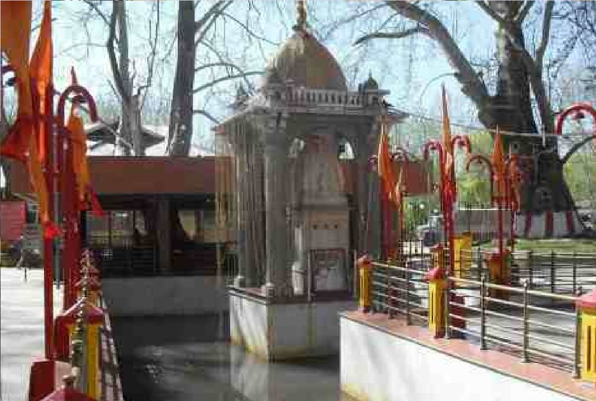 Hema Malini visits Kheer Bhawani Mandir in Ganderbal Kashmir
