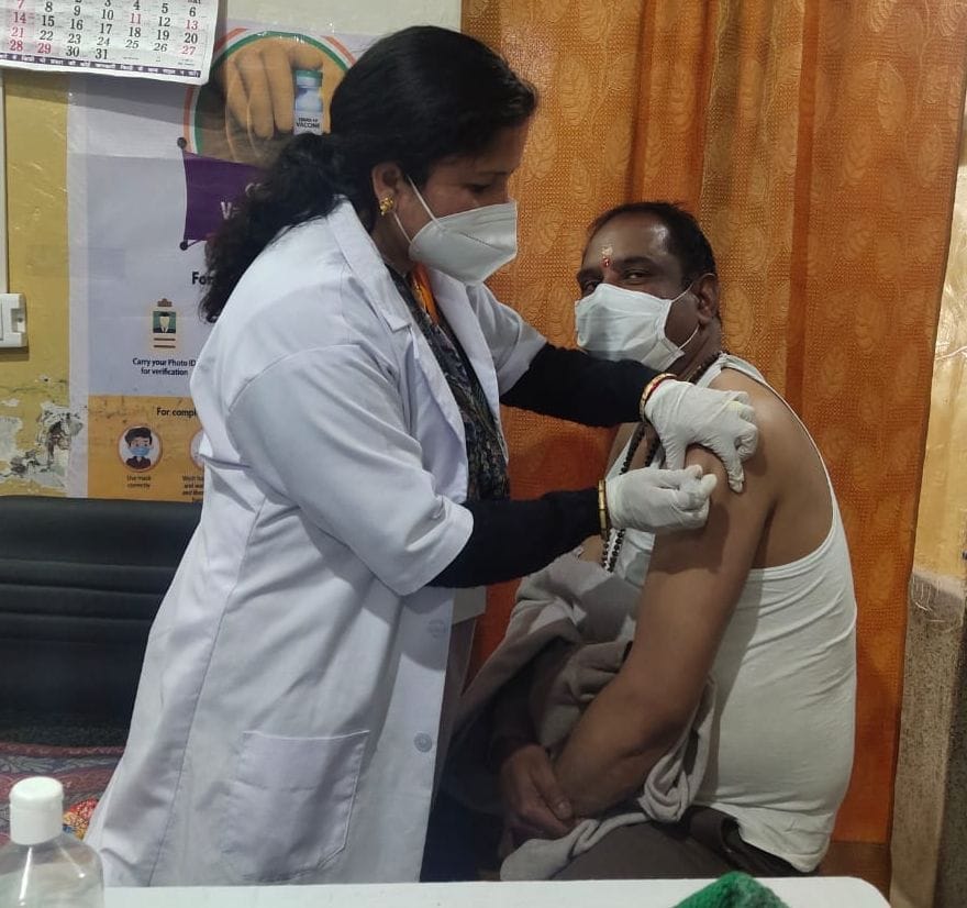 2105 Gets Kovid Vaccine
