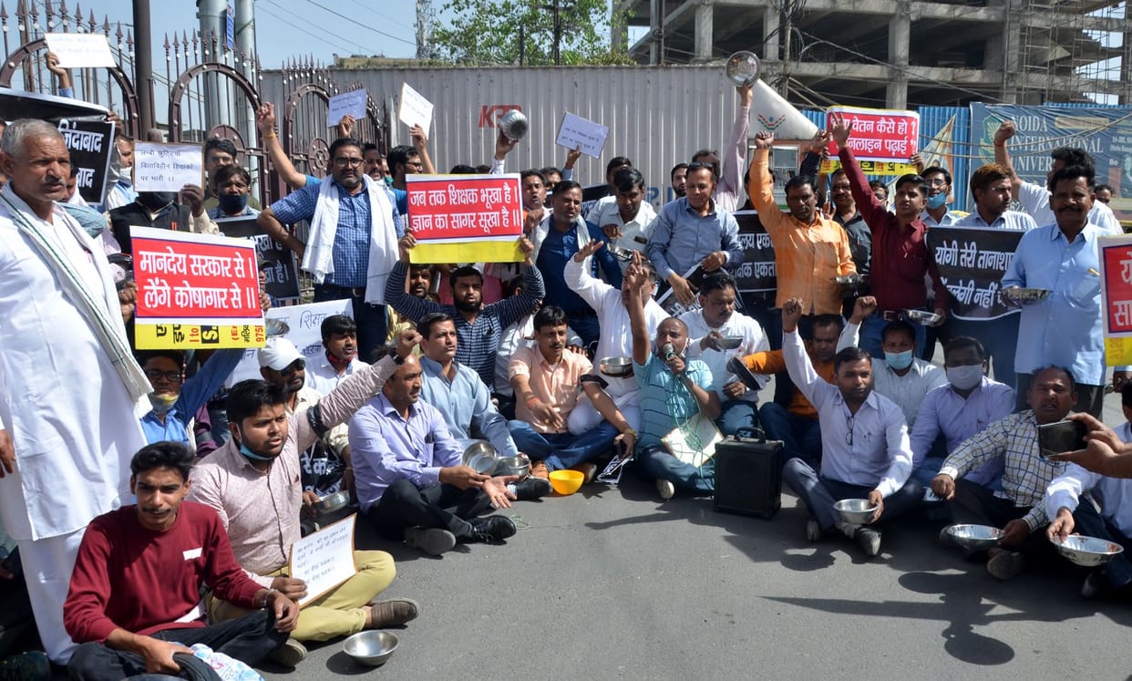 teacher protested at bsa office and begging