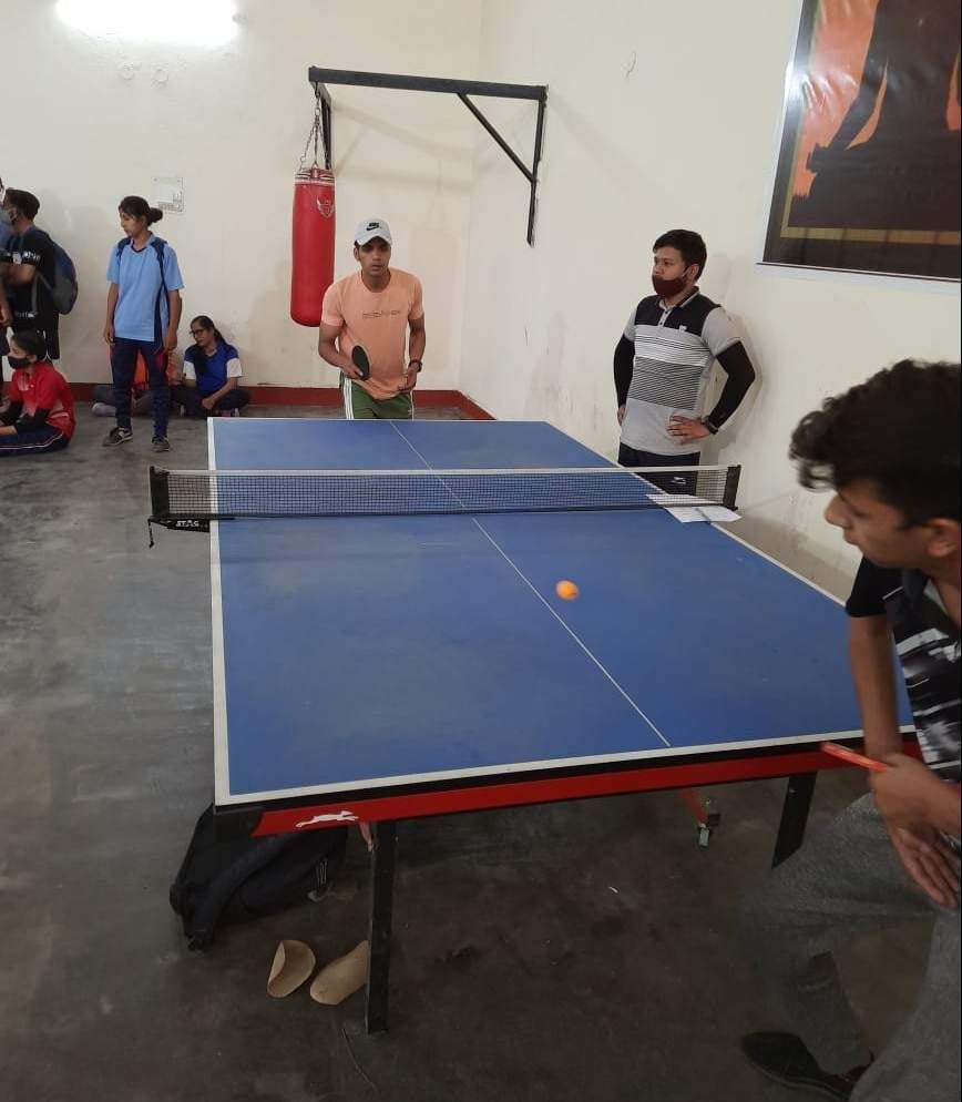 Aakriti and Divyakshi pair won the table tennis competition