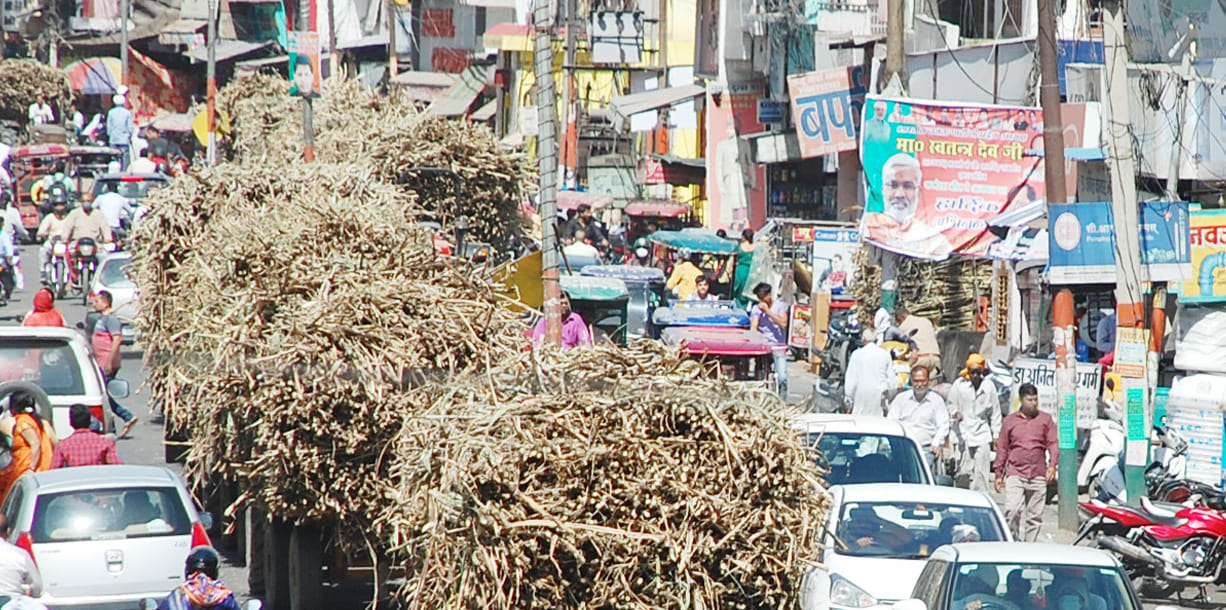Sugarcane vehicles jammed for the second day in the city