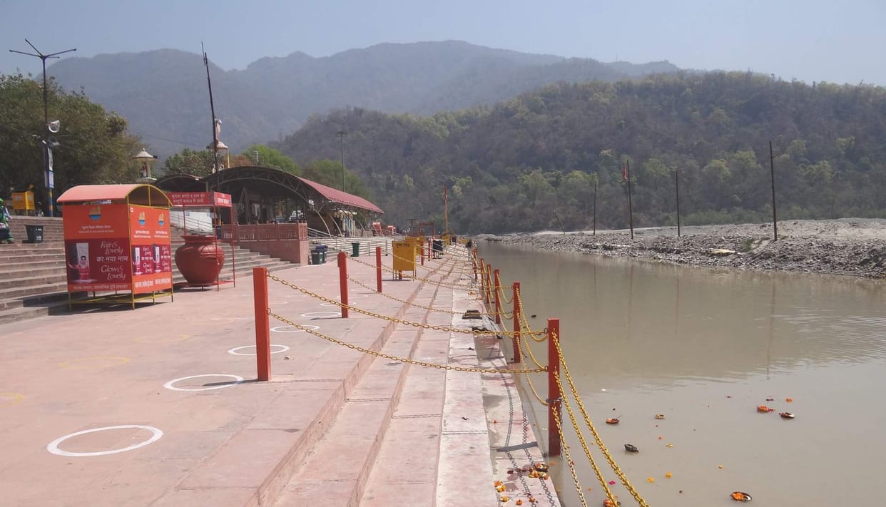 On the first day of Mahakumbh, there was no glow in the pilgrimage