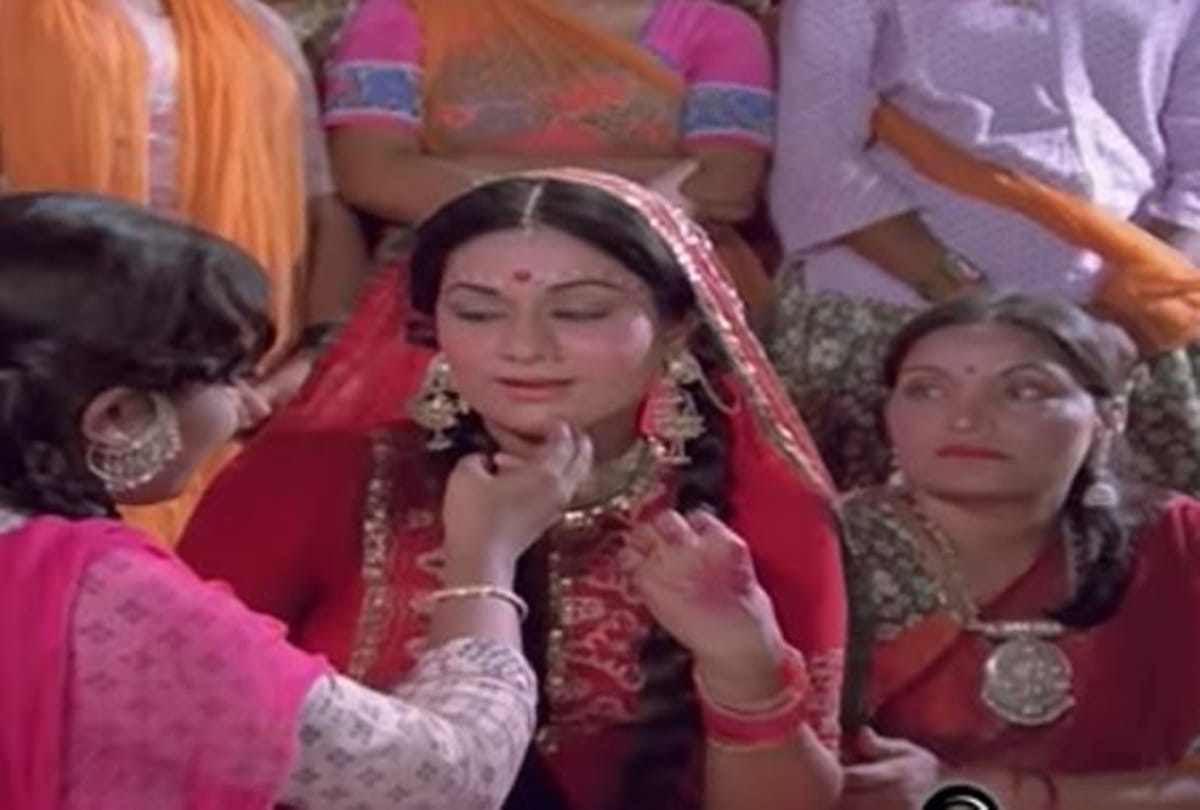 Babul ki duayen leti ja to babul jo tumne sikhaya Bollywood vidai songs that make every women emotional