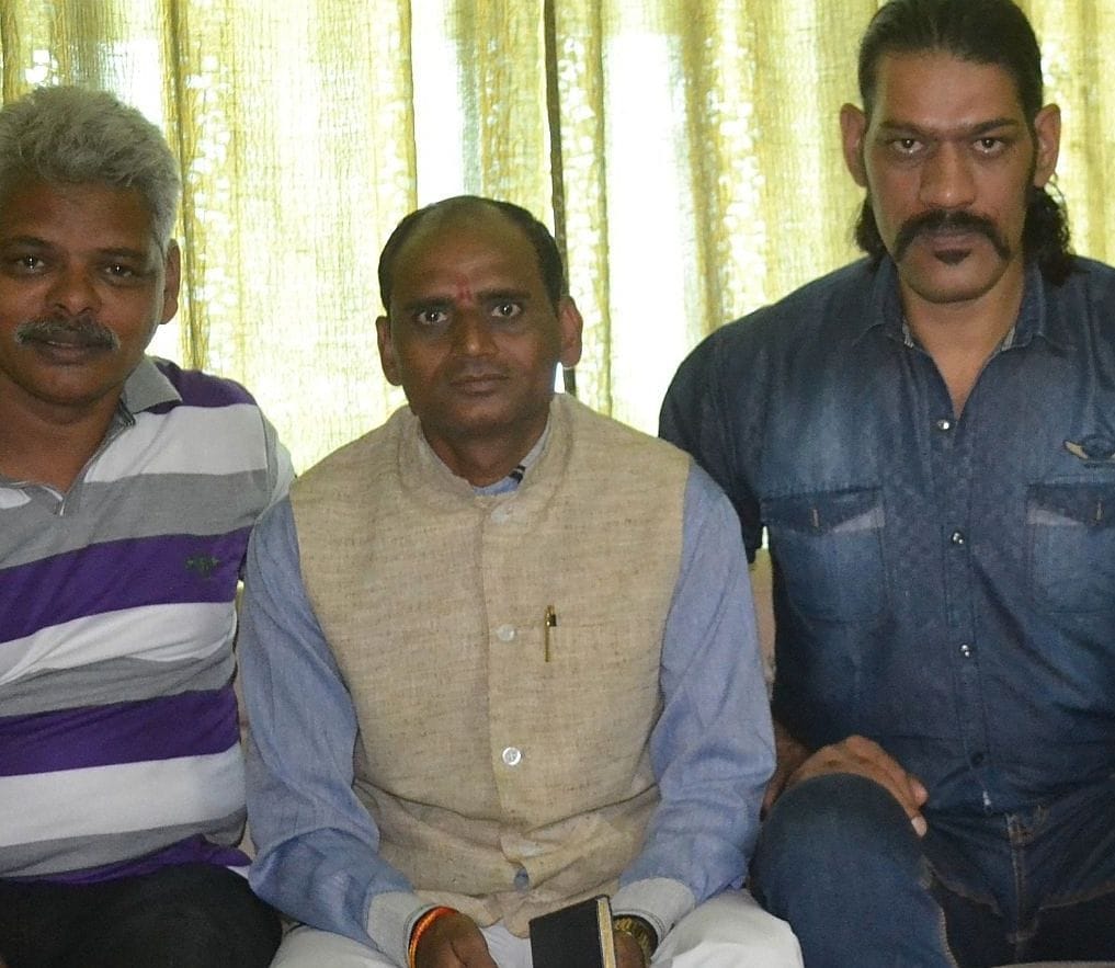 No theater in Etah, how to improve theater talent