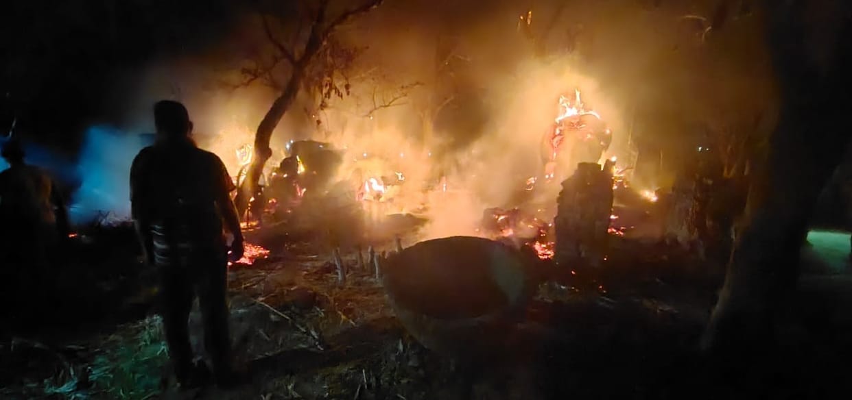 Short circuit fire, five houses burnt
