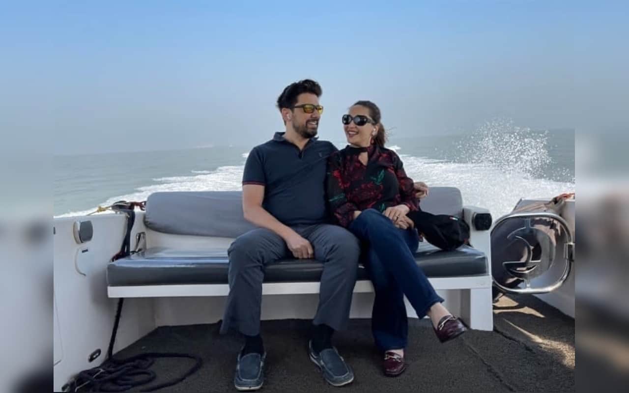 Bollywood Actress Madhuri Dixit and Dr ShriRam Nene Love story Know UntoldLove story of love birds