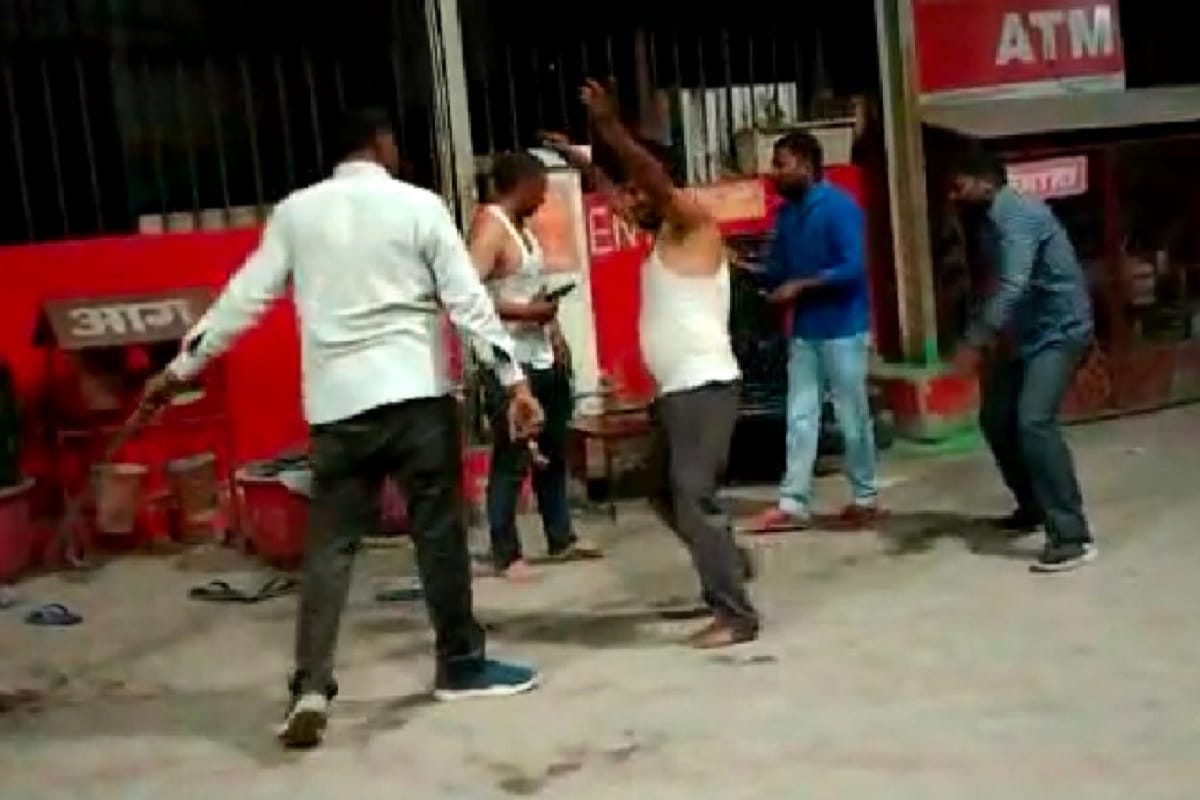 UP News: Video viral of employees with pistol at a petrol pump in Meerut