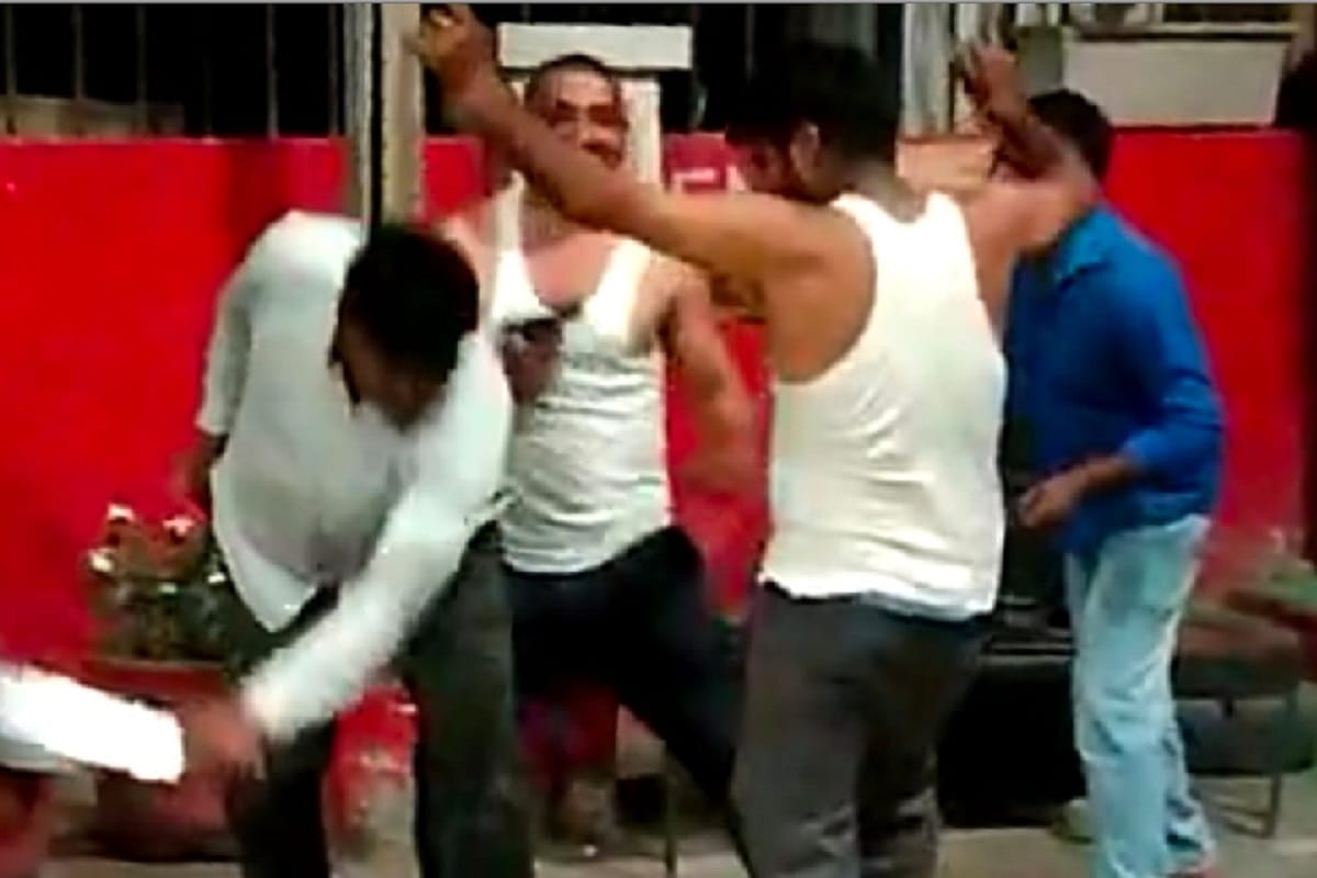 UP News: Video viral of employees with pistol at a petrol pump in Meerut