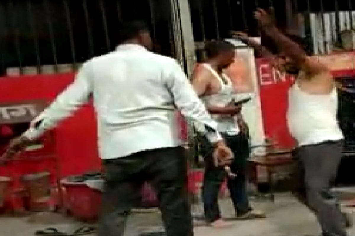UP News: Video viral of employees with pistol at a petrol pump in Meerut