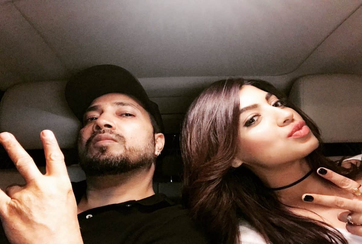 Paras Chhabra ex girlfriend Akanksha puri and singer Mika Singh about to marry video viral