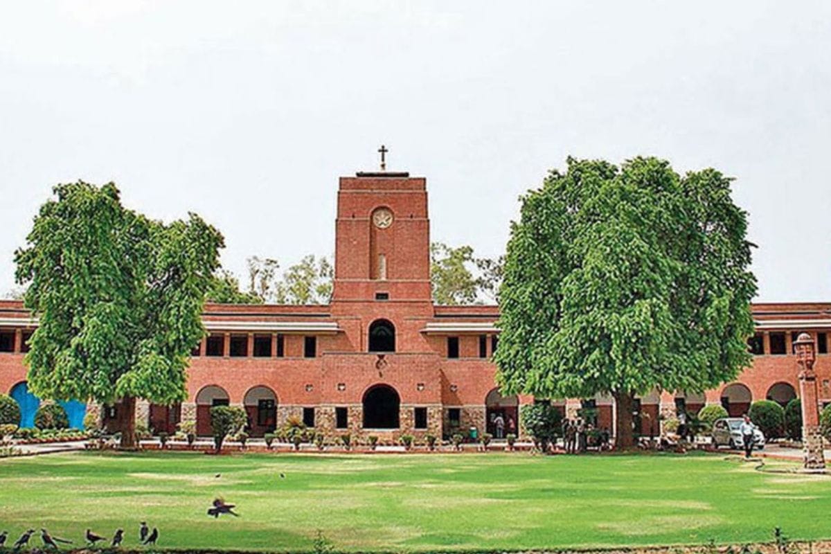 colleges opening from today for practical classes for du final year students