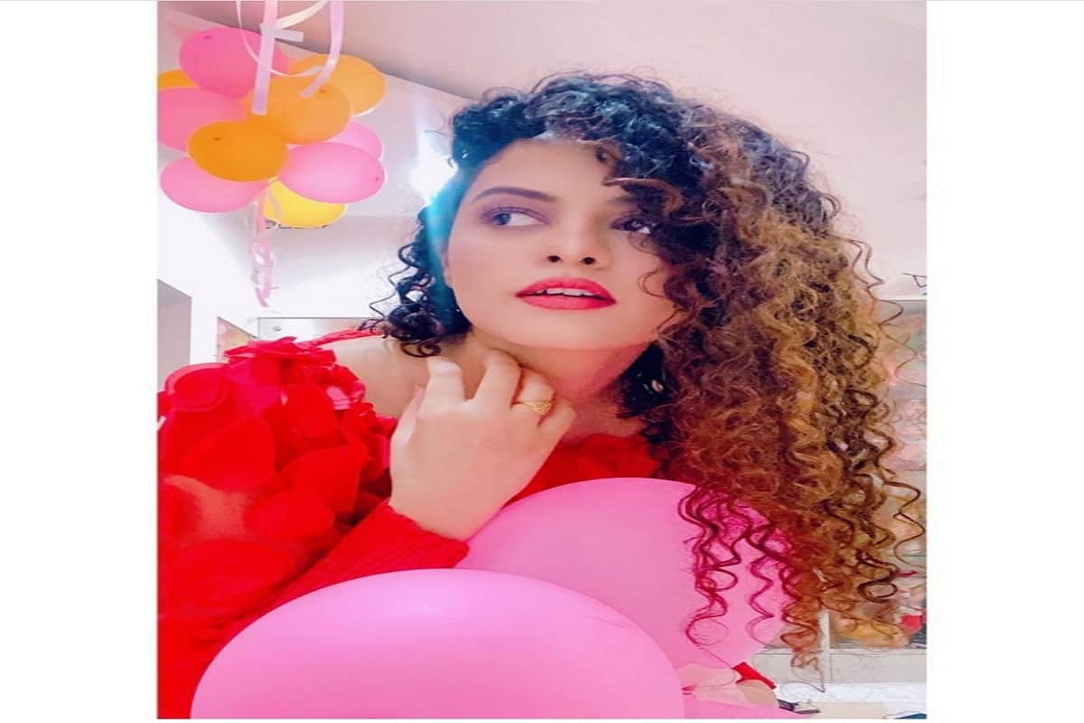 palak muchhals cute look in red dress in hindi