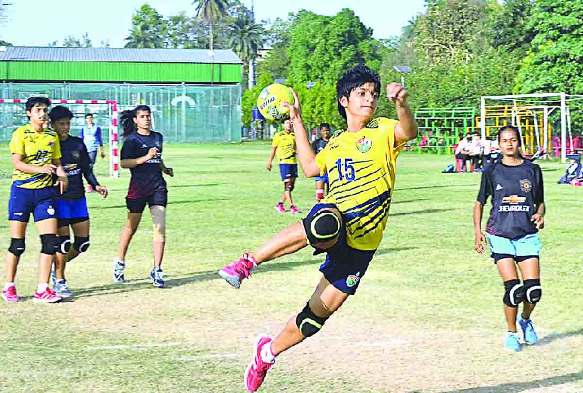 Ten matches played on the second day of the 43rd Junior Girls Handball Competition