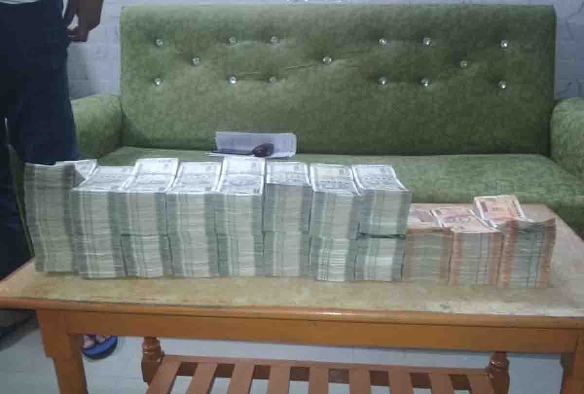 person who cheated in the name of getting a government job arrested
