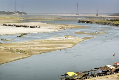 Dry Ganges at the confluence, no water left for bathing