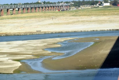 Dry Ganges at the confluence, no water left for bathing