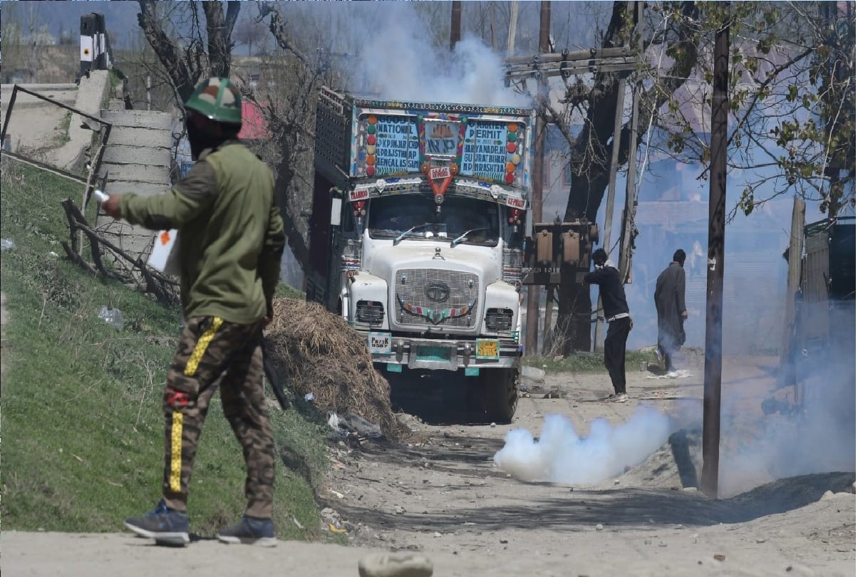 Kakapora Pulwama encounter Jammu kashmir News