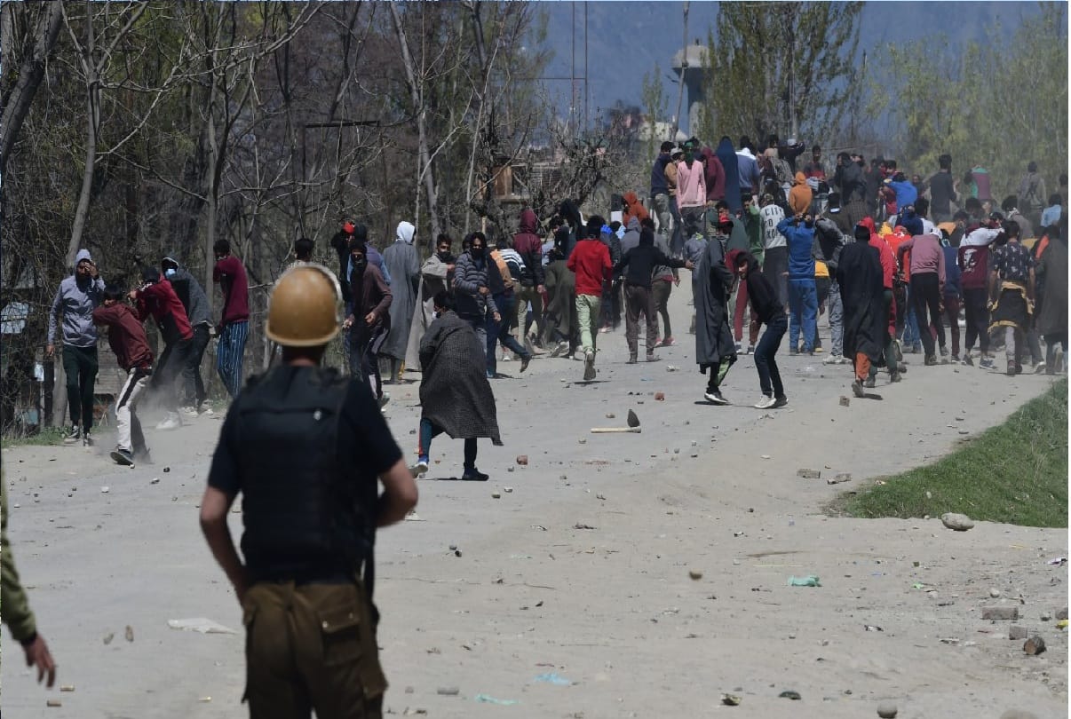 Kakapora Pulwama encounter Jammu kashmir News