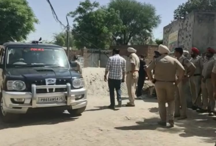 Family members attacked Police Party which came to arrest misdeed accused in Tarantaran of Punjab