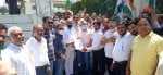 प्रदेश सरकार द्वारा महामारी का हवाला देकर स्कूल बंद किए जाने के फैसले का विरोध करते हुए कांग्रेस?