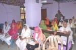 चर्च पर प्रार्थना सभा में मौजूद महिलाएं व अन्य।