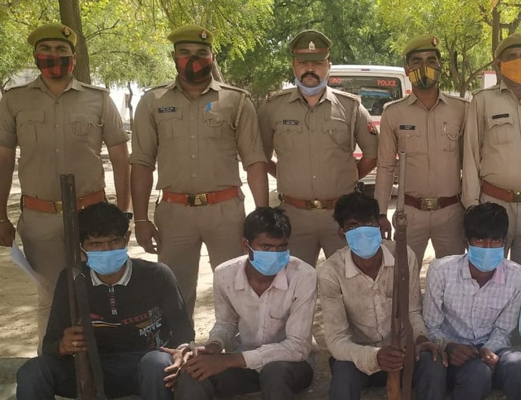 Four inter-state smugglers arrested