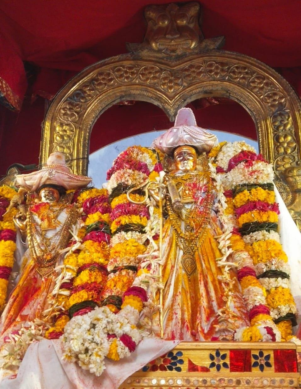 Mathura: Lord Goda Rangamannar played Holi with devotees