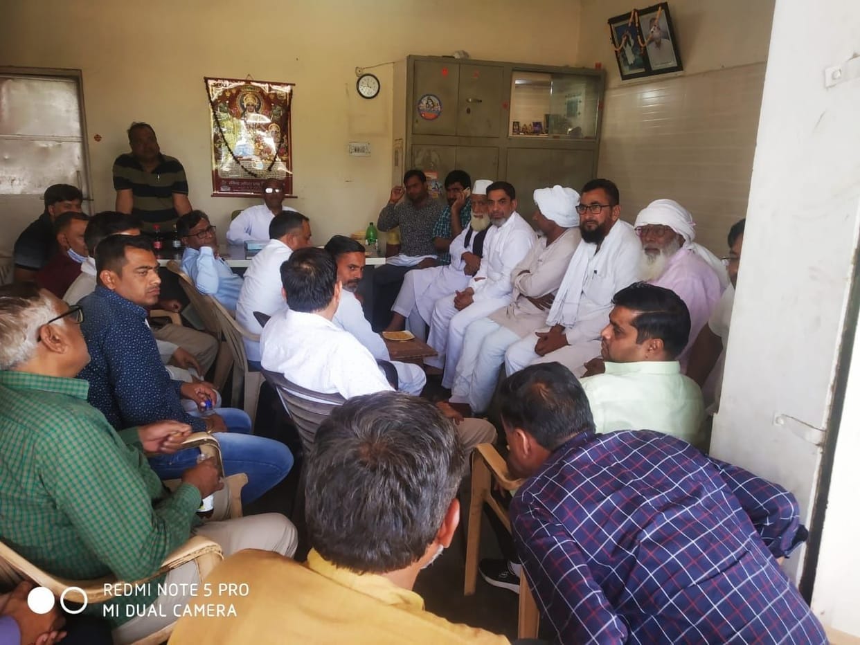 Legislator inspected grain market