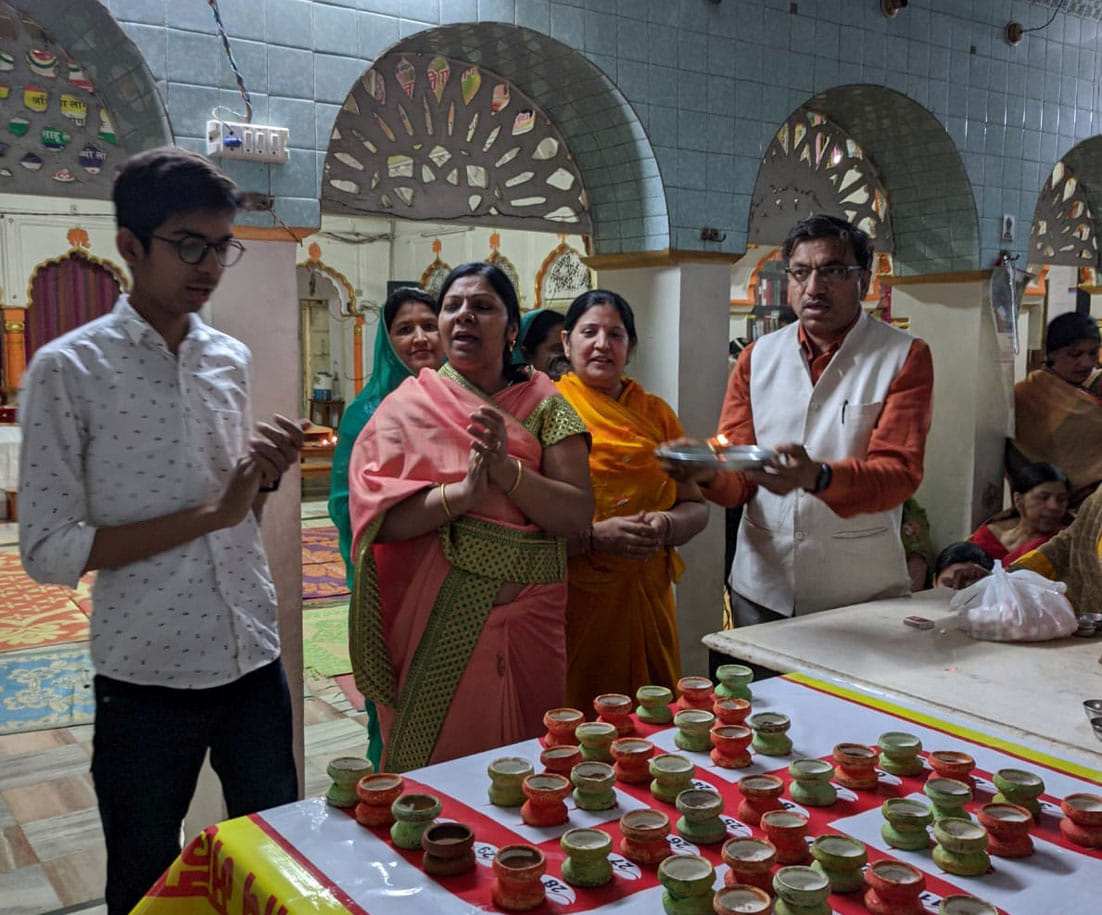 The devotees cheered on Lord Shantinath