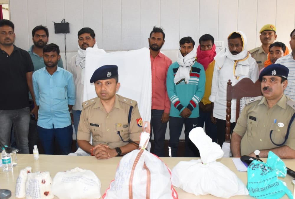 Eight arrested for distributing poisonous wine in Ayodhya.