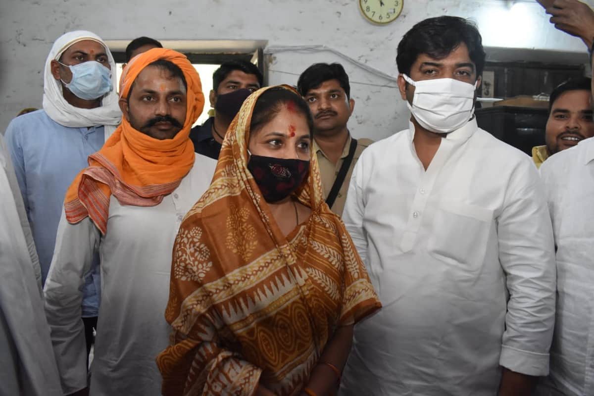 up panchayat chunav 2021: Former MP Dhananjay Singh wife will contest panchayat elections
