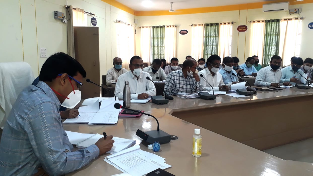 District Magistrate directed to stop salary of seven supply inspectors